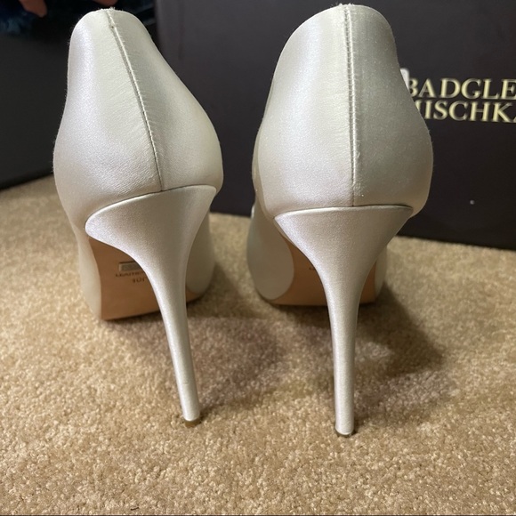Badgley Mischka Tory Heels - Picture 4 of 6